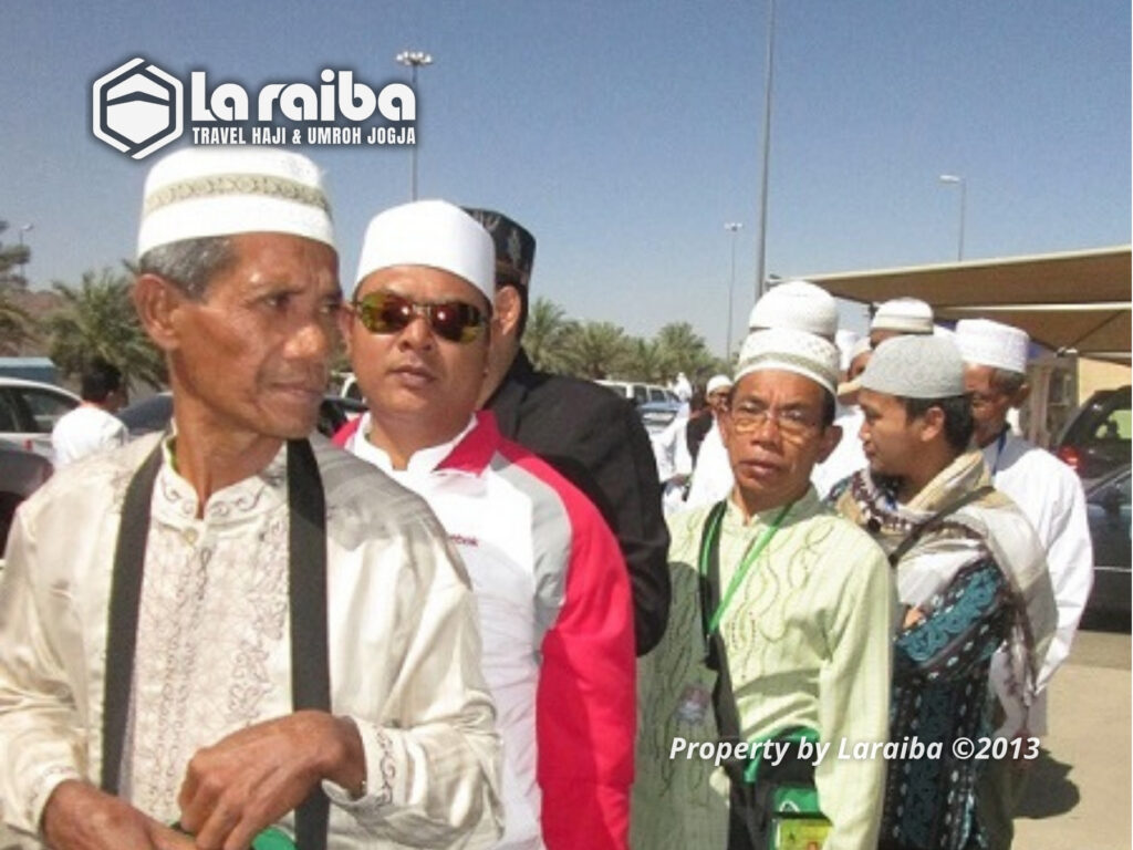 Laraiba Travel Umroh resmi Kemenag di Jogja dengan akreditasi A. Pilihan terbaik dan terdekat untuk perjalanan umroh yang aman, nyaman, dan terpercaya.