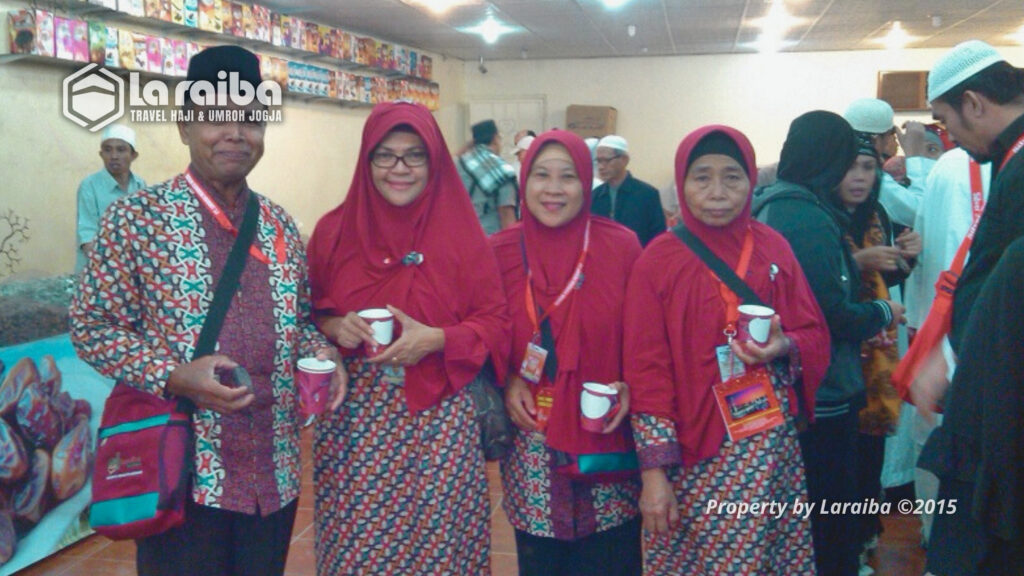 Jamaah umroh 2015 travel resmi Kemenag Laraiba Travel Jogja Perjalanan spiritual umroh 2015 dari Yogyakarta dengan Laraiba Travel