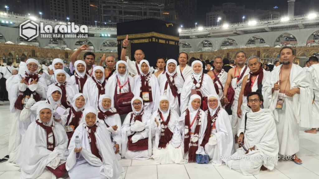 Jamaah Umrah DIY Berangkat Bersama Melalui Travel Resmi